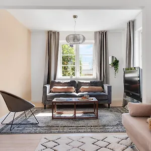Sanders Charm - Endearing Two-bedroom With Shared Garden Apartment Copenhagen
